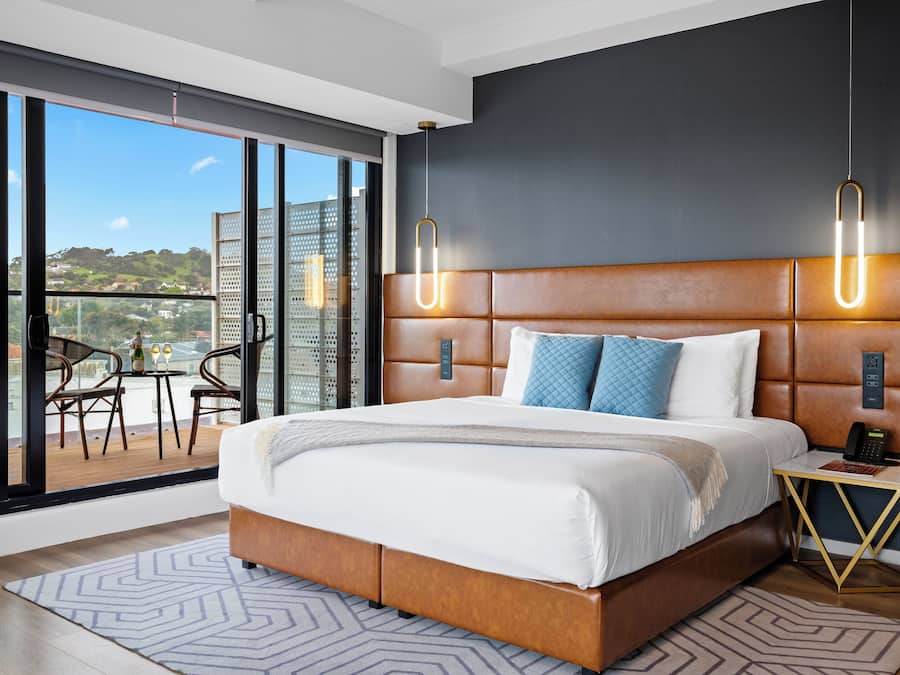 Kahden hengen superior-huone | Ylelliset vuodevaatteet, pillowtop-patjalliset sängyt, minibaari