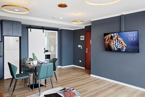 Deluxe Apartment | Private kitchen | Coffee/tea maker, electric kettle - Soho Hotel Auckland (Auckland)