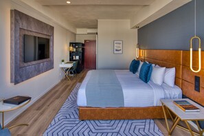 Seprai premium, bantalan ekstra lembut, minibar, dan brankas