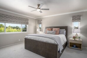 5 bedrooms, iron/ironing board, travel cot, free WiFi - Family Fun w/Spa by Standout Stays (Sonoma)