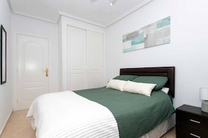2 bedrooms, iron/ironing board, WiFi, bed sheets