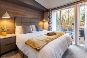 2 室のベッドルーム、WiFi (無料)、ベッドシーツ