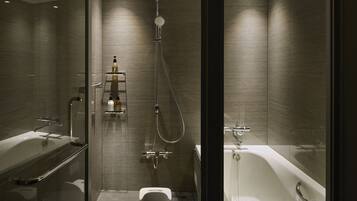 Deluxe Apartment | Bathroom | Separate tub and shower, hair dryer, slippers, bidet
