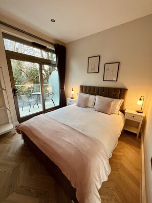 1 habitación, tabla de planchar con plancha, wifi gratis y ropa de cama 