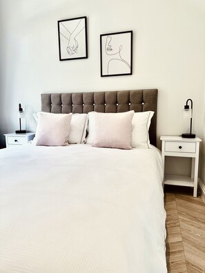 1 bedroom, iron/ironing board, free WiFi, bed sheets - New, Stylish, Modern Apartment - Close to the beach and Christchurch town centre (Christchurch)