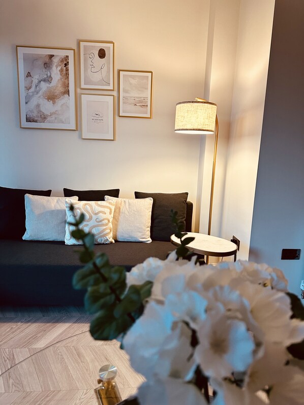 Smart TV - New, Stylish, Modern Apartment - Close to the beach and Christchurch town centre (Christchurch)