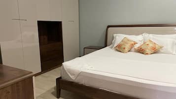 Iron/ironing board, free WiFi