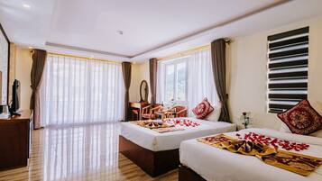 Executive Studio Suite | Living room | 32-inch LCD TV with cable channels, TV