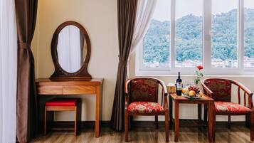 Executive Studio Suite | Minibar, desk, free WiFi, bed sheets