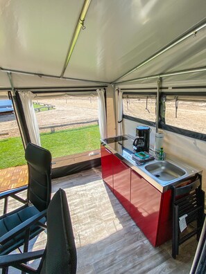 المنشأة من الداخل