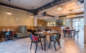 Daily continental breakfast for a fee - Hotel Aura in Digomi (Tbilisi)
