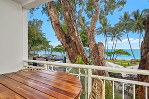 Outdoor dining - Alassio 2 Bedroom Beachfront Beach Front 202 (Palm Cove)