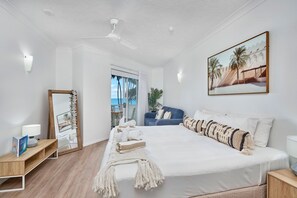 2 bedrooms, iron/ironing board, free WiFi, bed sheets - Alassio 2 Bedroom Beachfront Beach Front 202 (Palm Cove)
