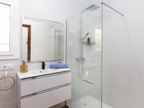 Hair dryer, towels