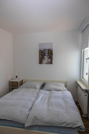 2 Schlafzimmer, Reisekinderbett, kostenloses WLAN, Bettwäsche