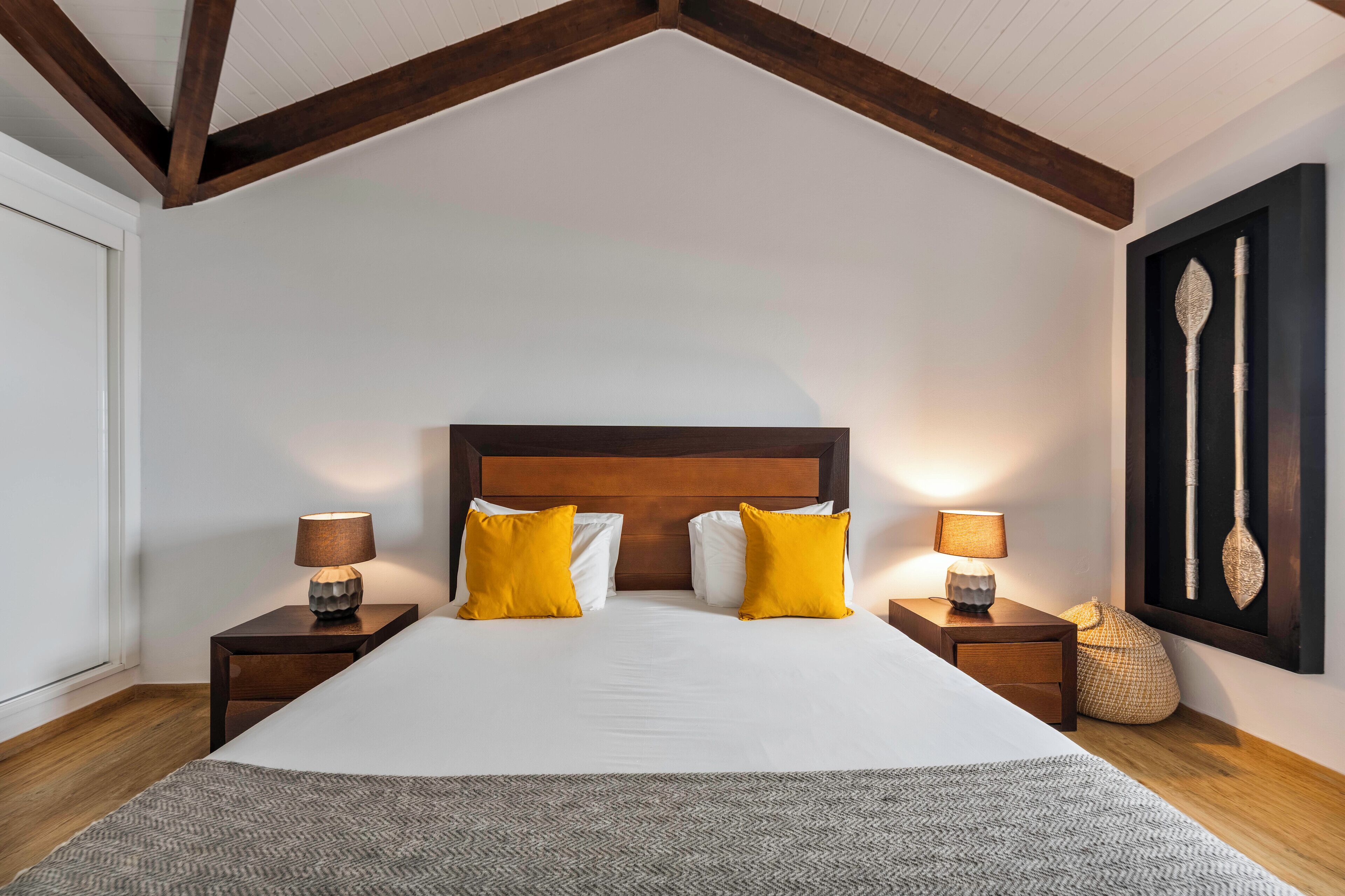 2 slaapkamers, een strijkplank/strijkijzer, reisbedje, gratis wifi