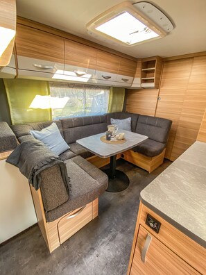 Dining - George Glamper Fernweh (Belau)