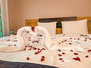 Premium Room | Egyptian cotton sheets, premium bedding, free WiFi - Life Artemis Otel (Izmir)