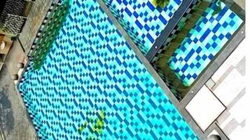 2 piscines couvertes
