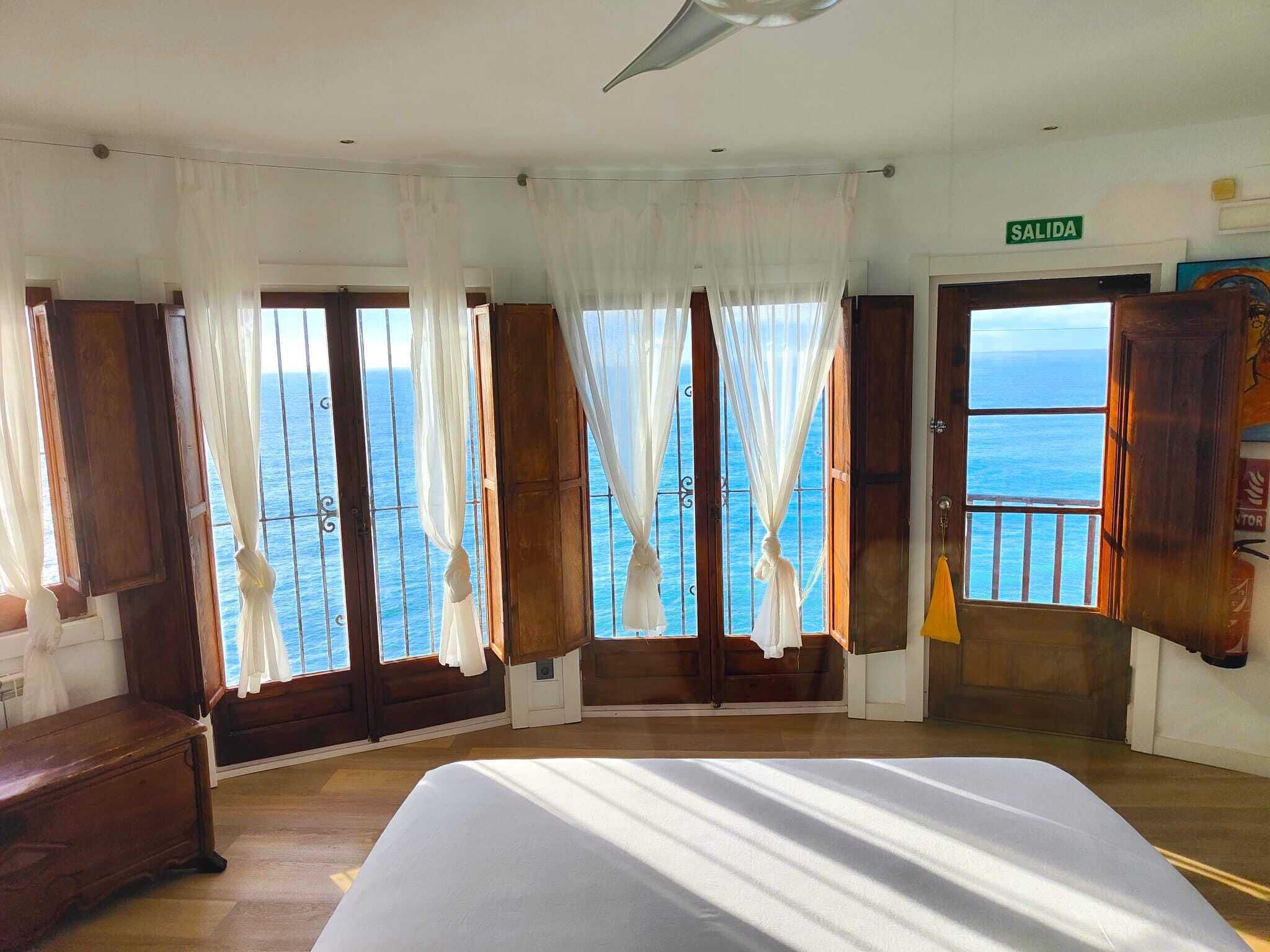 2 slaapkamers, een kluis op de kamer, een strijkplank/strijkijzer