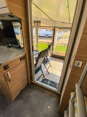 المنشأة من الداخل