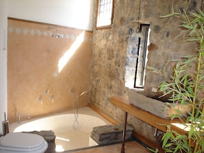 Shower, hair dryer, bidet, towels - The Dependance at the gates of the divine Amalfi coast (Cava de' Tirreni)