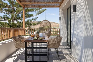 Terrace/patio - Athina Milos Suites (Milos)