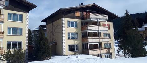 المنشأة من الخارج