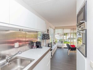 Fridge, microwave, oven, stovetop - The beautiful, tranquil corner location, surrounded by green landscape and with electrical patio cov (OUDE-TONGE)