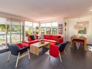 TV, stereo - The beautiful, tranquil corner location, surrounded by green landscape and with electrical patio cov (OUDE-TONGE)