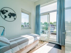 3 chambres, fer et planche à repasser
