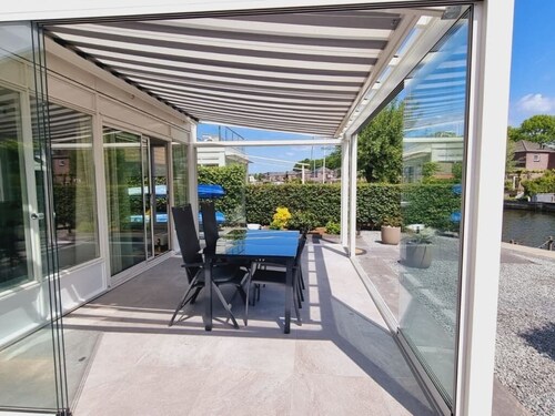 Beautiful holiday home with various extras such as an extended bedroom on the ground floor, veranda