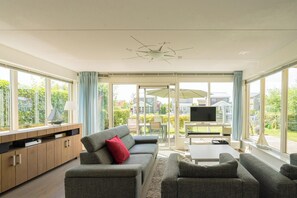 Fernseher, Stereoanlage