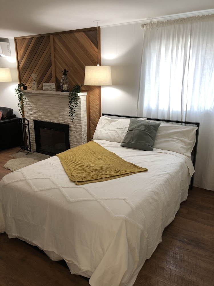 Cozy Guest House Suite W/ Primary Entrance, pet friendly Vancouver Vrbo