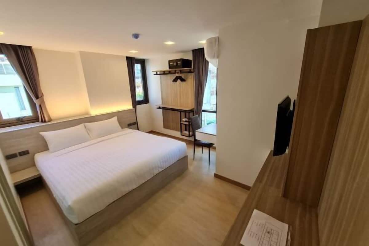 In-room safe, desk, free WiFi, bed sheets
