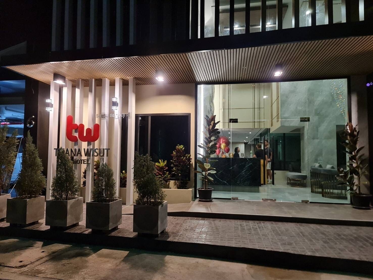 Vista frontal de la propiedad