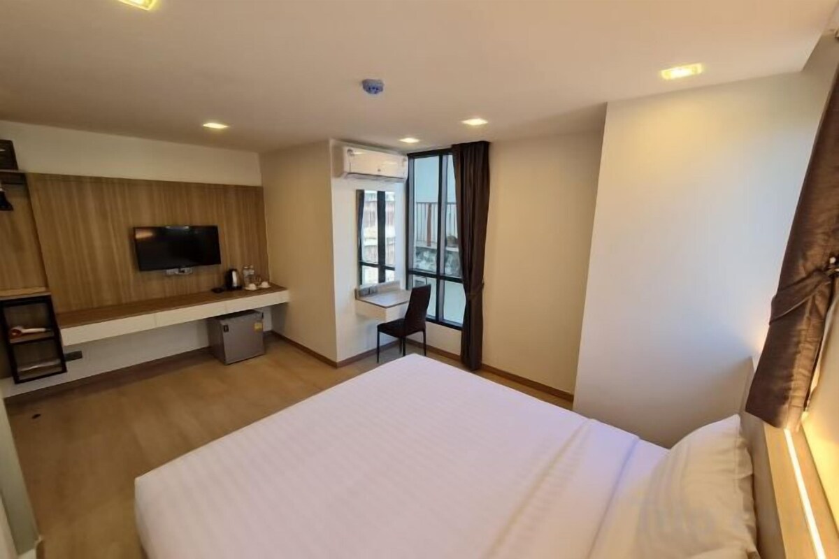 In-room safe, desk, free WiFi, bed sheets