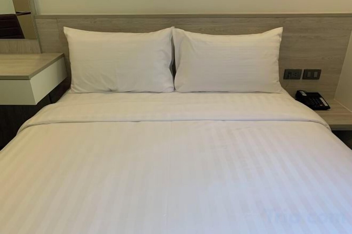 In-room safe, desk, free WiFi, bed sheets