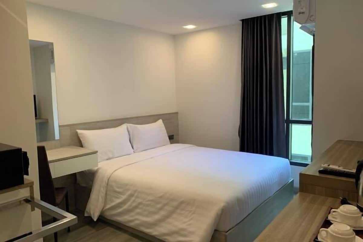 In-room safe, desk, free WiFi, bed sheets