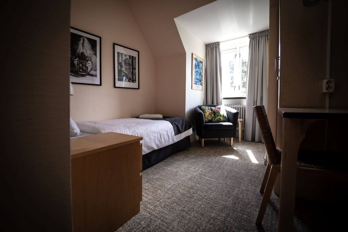 Habitación individual básica | Wifi gratis y ropa de cama