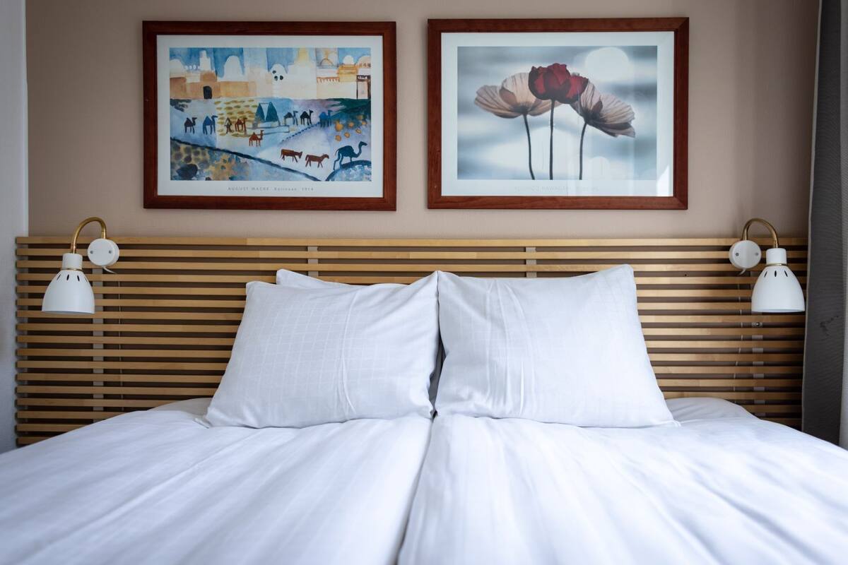 Habitación básica con 1 cama matrimonial o 2 individuales | Wifi gratis y ropa de cama