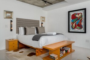 Studio Exclusif | Espace de travail pour ordinateur portable, fer et planche Ă repasser