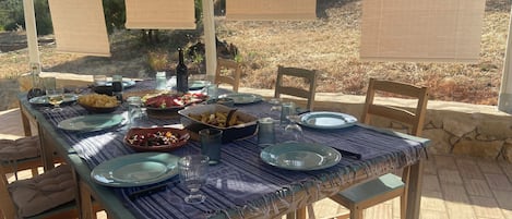 تناول الطعام بالخارج