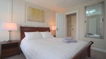 1 bedroom, iron/ironing board, internet, bed sheets