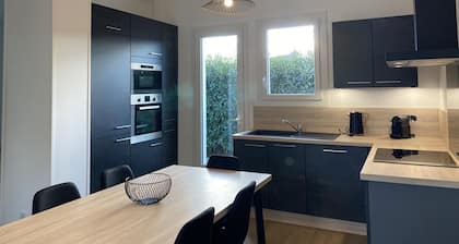 **Charming Renovated Cottage with Garden, near Village Center, Ideal for Families**
