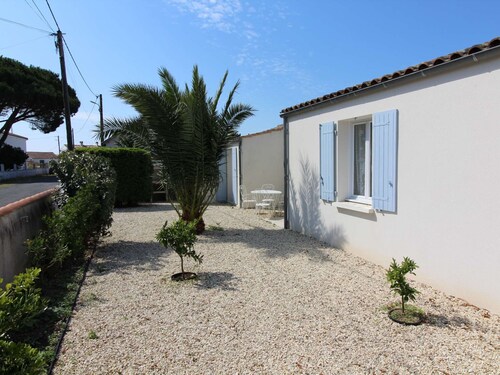 4-room house near the center in Oléron for 6 people