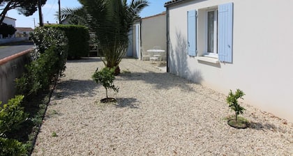4-room house near the center in Oléron for 6 people