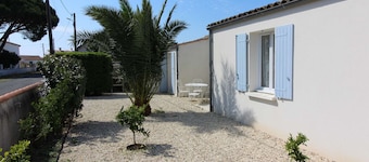 4-room house near the center in Oléron for 6 people
