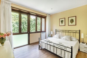 2 Schlafzimmer, Schreibtisch, Bügeleisen/Bügelbrett, kostenloses WLAN