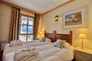 2 soverom, skrivebord, strykejern/-brett og wi-fi